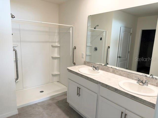 Building Photo - 709 Versailles Ln