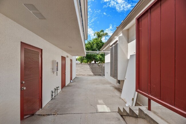 Building Photo - 4342 Iowa St