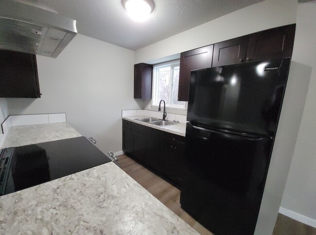 Building Photo - Move-in ready! Upgraded 2 Bedroom Condo