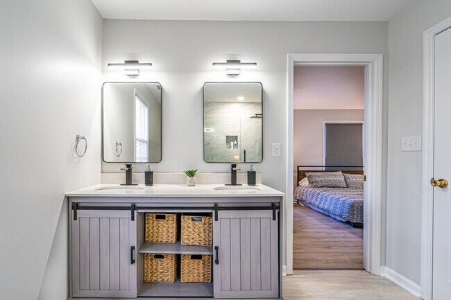 Building Photo - 804 Vestavia Pl SE