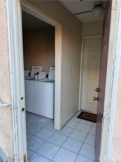 Building Photo - 100 S Chapel Ave