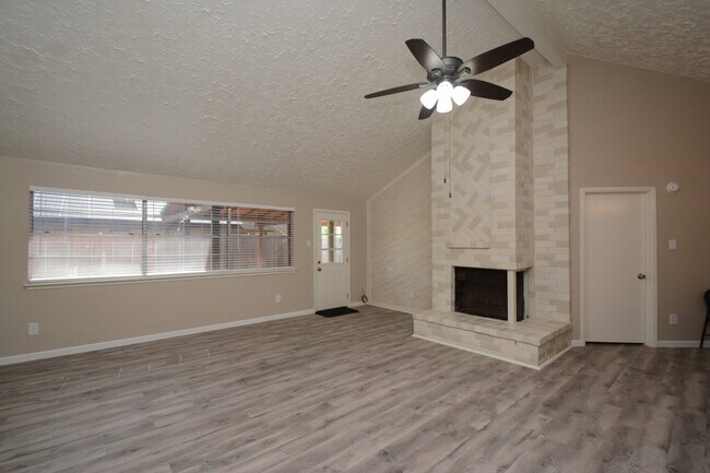 Building Photo - 16335 Quail Echo Dr