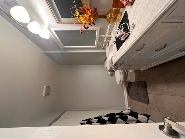 Building Photo - 610 Lakeridge Ct