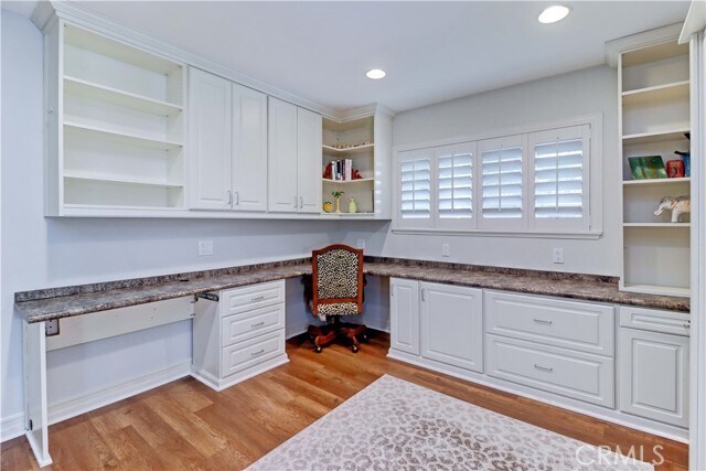 Building Photo - 881 Via Mendoza