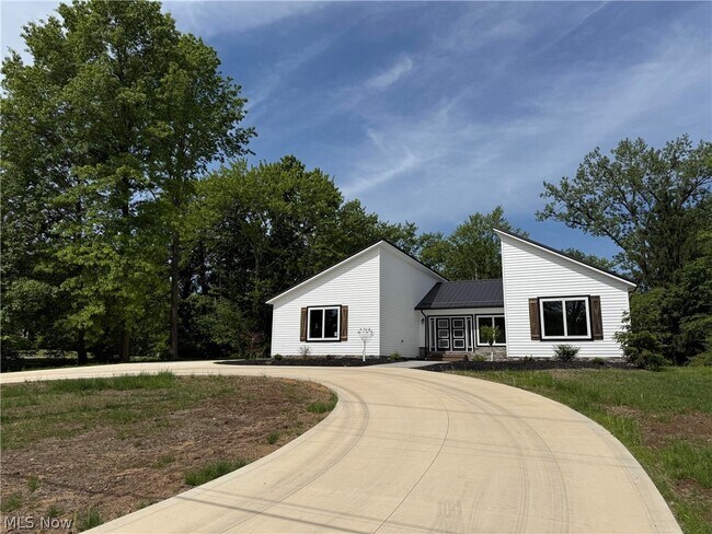 Building Photo - 3940 Ellendale Rd