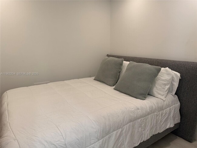 Building Photo - 1849 S Ocean Dr