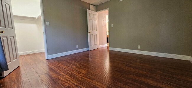 Building Photo - 2010 18th St