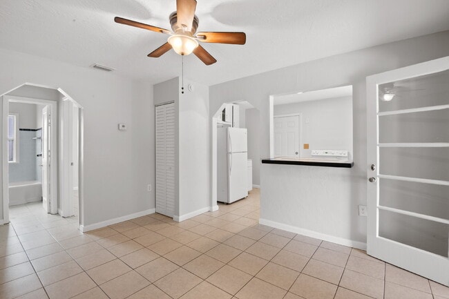 Building Photo - Unit For Rent in Gulfport!