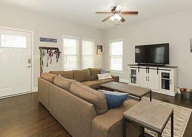 Building Photo - Sober living recovery house for men in Por...