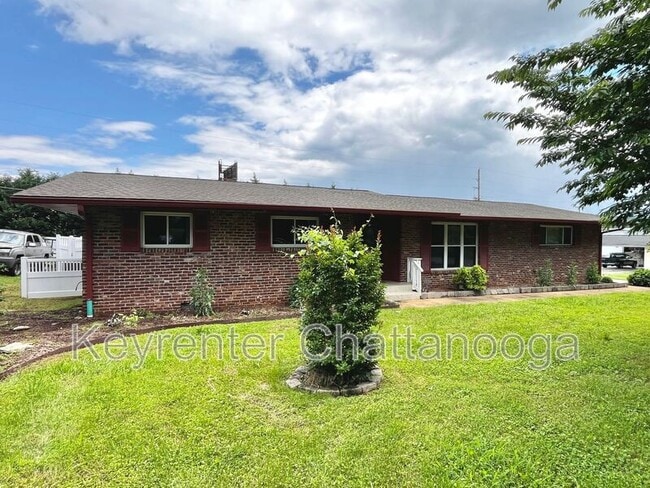 Primary Photo - 1635 Green Hills Dr