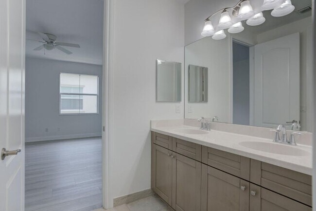 Building Photo - 209 Diamante Way