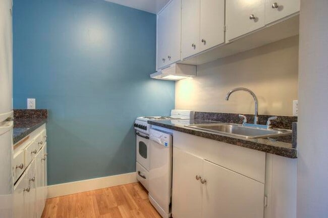 Interior Photo - 3435