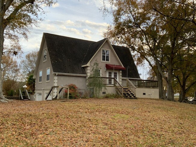 Building Photo - Coolant River Water Front 4 Bedrooms / 2 F...