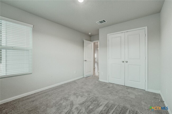 Building Photo - 1945 Redstart