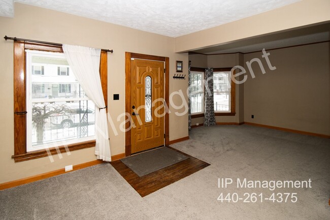 Building Photo - Charming 4 Bedroom House in Lakewood OH is...