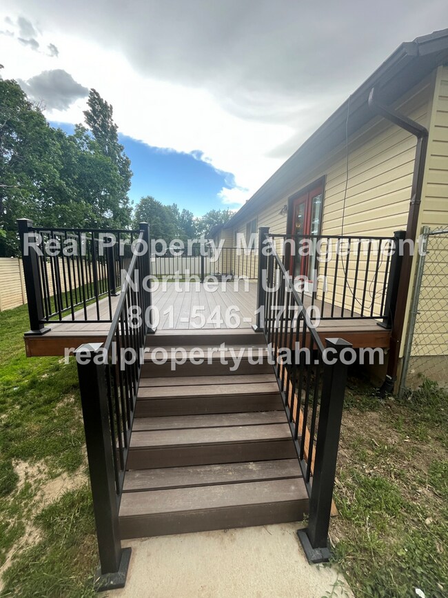 Building Photo - Large 5 Bedroom Home In Farmington Coming ...