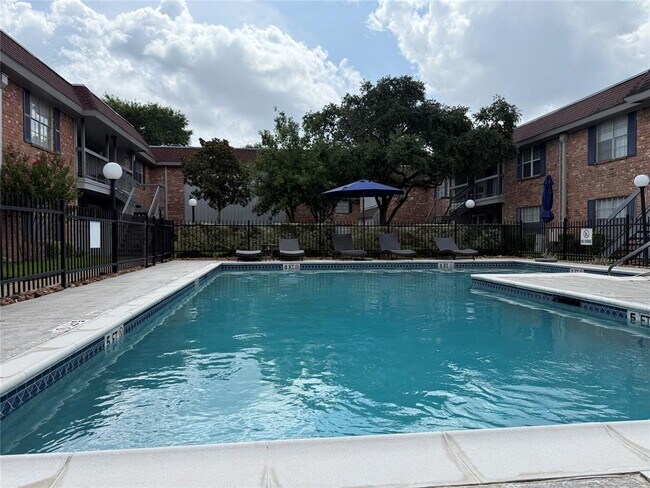 Building Photo - 2250 Bering Dr