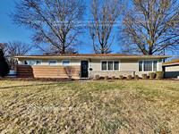 Building Photo - 470 Shabbona Dr