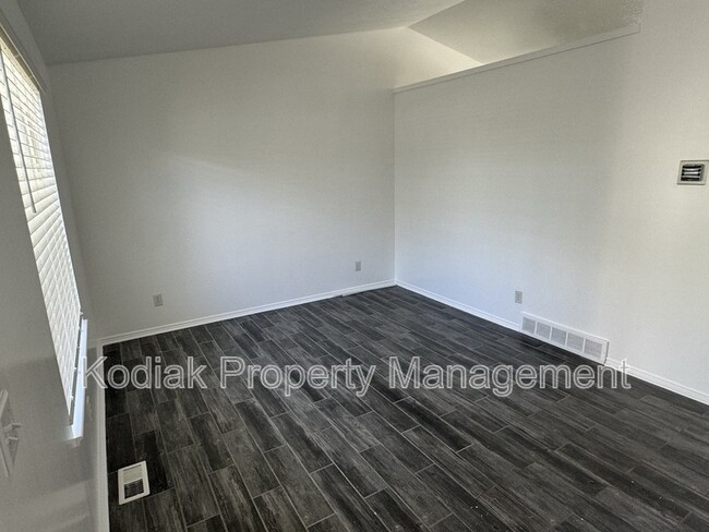 Building Photo - 1668 W Rockbridge Dr