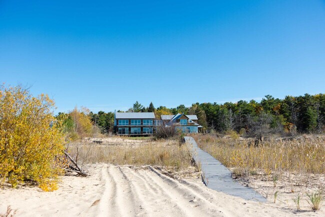 Building Photo - 11988 Cabana Shores Dr