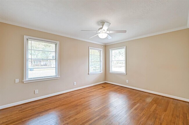 Building Photo - 9349 Rosstown Way