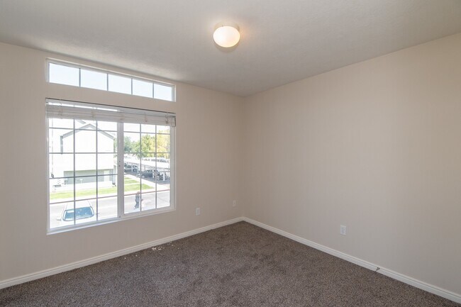 Building Photo - 475 N Redwood Rd