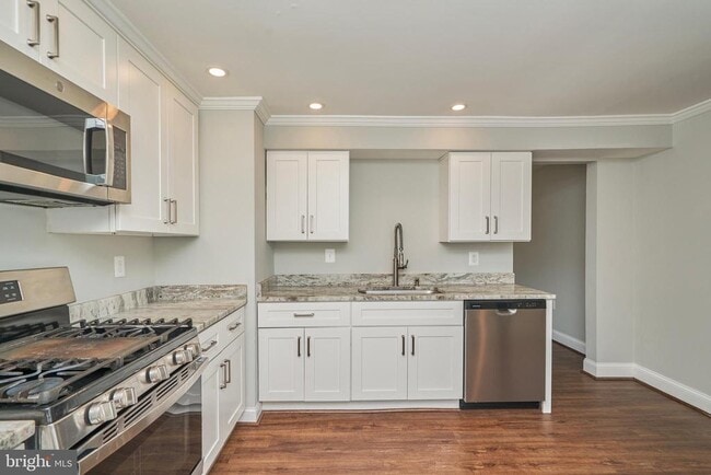 Building Photo - 8076 St Annes Ct