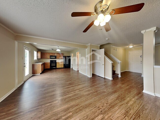 Building Photo - 6805 W Littleton Dr