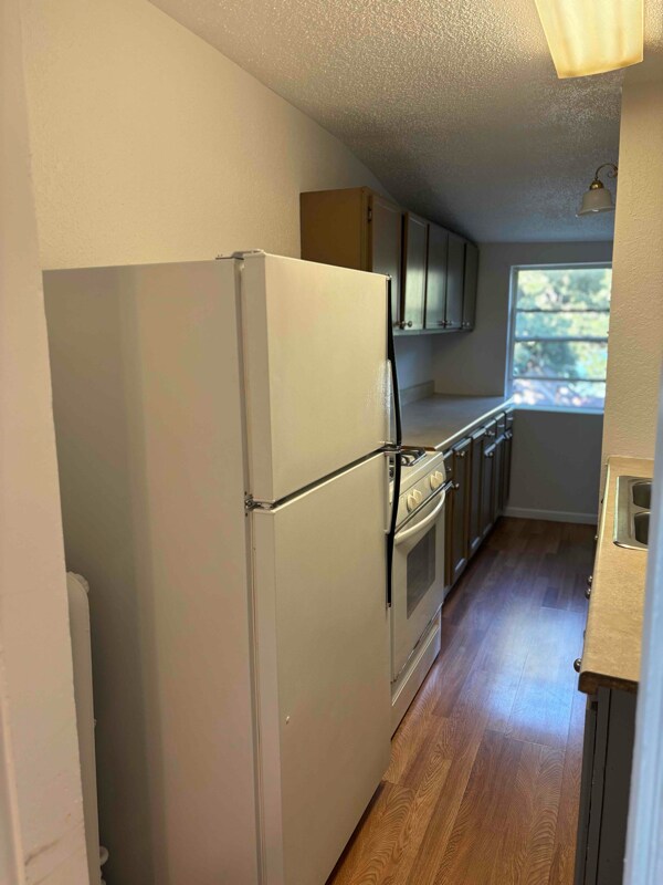 Building Photo - 524 Park Ave