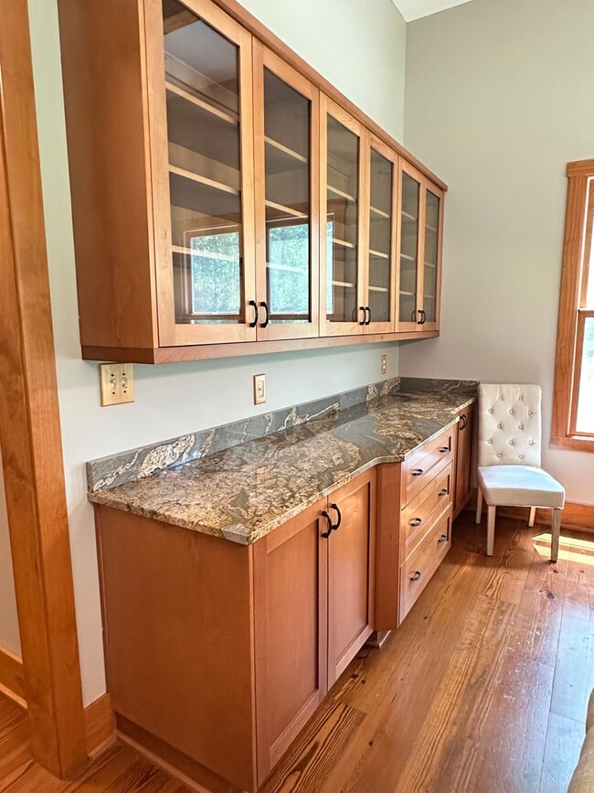 Building Photo - Charming 2 Bed, 2 Bath Custom Ranch on 5 P...