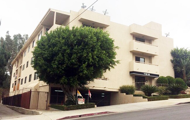 Primary Photo - 11515 Rochester Ave