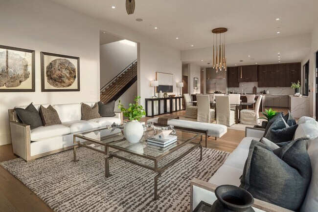 Building Photo - 7Bd/6Ba Bellevue Home