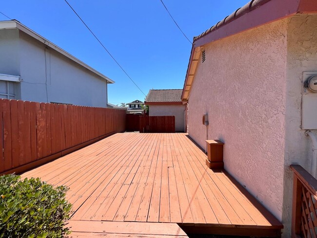 Building Photo - Beautifully Maintained Northern Vandenberg...