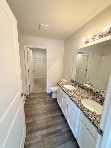 Building Photo - 213 Lowell Ave