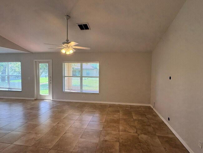 Building Photo - 1732 SW 21st Ln