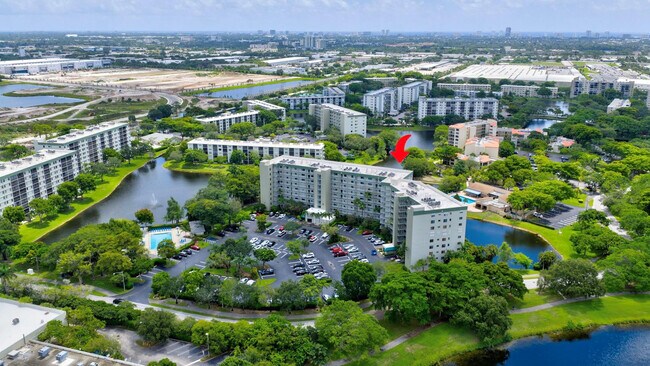 Building Photo - 2334 S Cypress Bend Dr