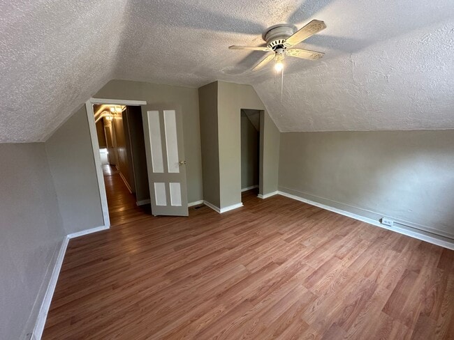 Building Photo - Spacious 5-Bedroom Home with 2 Full Baths, Freshly Rehabbed, Ready to rent