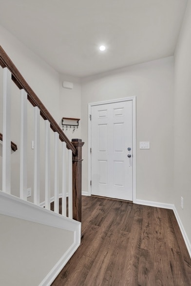 Building Photo - 5084 Dayflower Dr