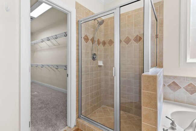 Building Photo - Spacious 4-Bedroom Home for Rent in Kings Grant Fayetteville – 15 Minutes from Fort Bragg