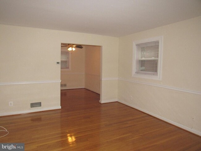 Primary Photo - 121 E Glendale Ave