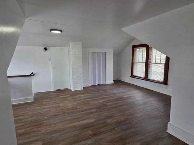 Building Photo - 117 Woodland Dr