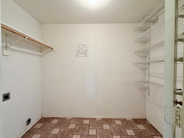 Building Photo - 8166 Berkshire Dr