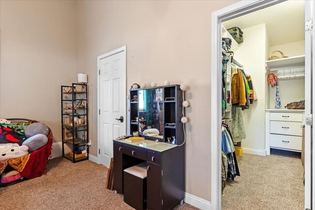 Building Photo - Stallion Springs Home!