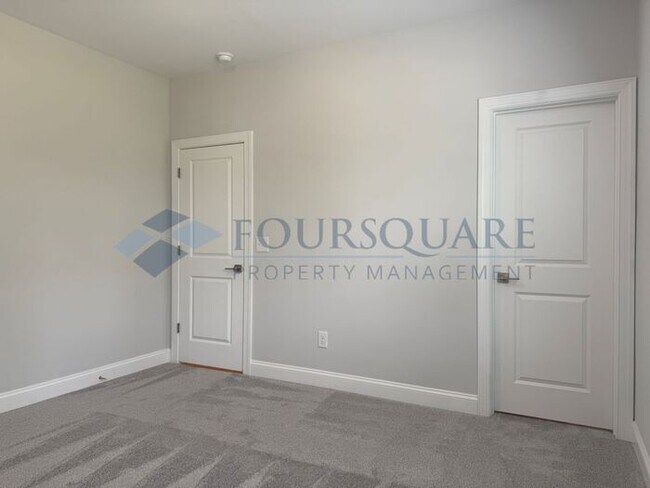 Building Photo - Elegant 4-Bed / 3.5-Bath Home with Main-Level Primary Suite, Quartz Kitchen & 3-Car Garage – In H...