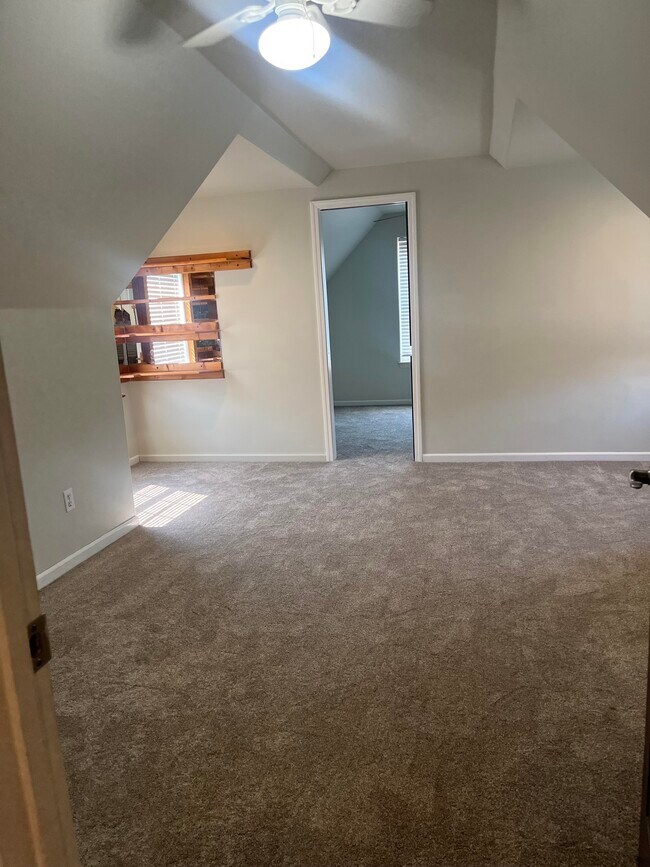 Building Photo - 648 E Maberry Dr