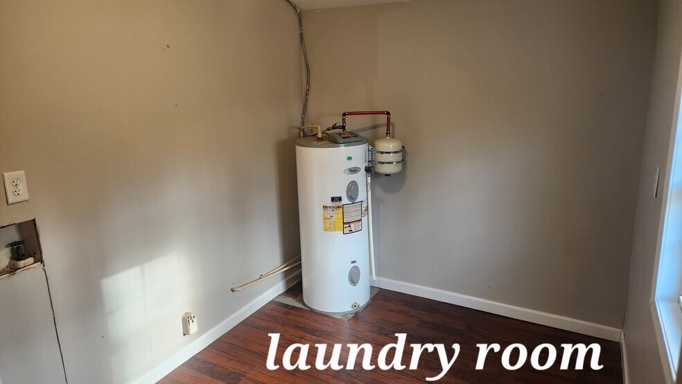 Building Photo - 173 Richardson St