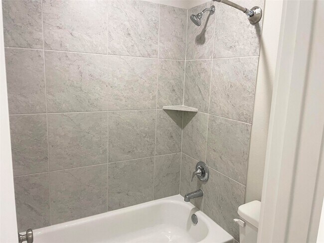 Building Photo - 4927 Shore Arbor Ln