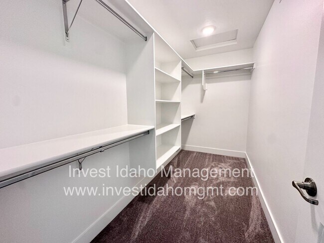 Building Photo - Beautiful less than a year old Luxury Townhome available soon!