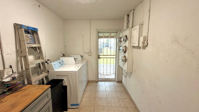 Building Photo - 11450 Char Ann Dr