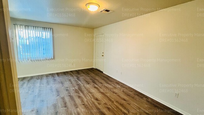 Building Photo - 1142 8th Pl